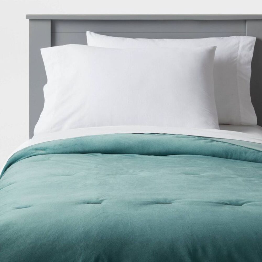 Pillowfort - Twin Velvet Kids' Quilt Twilight Green - Pillowfor Green